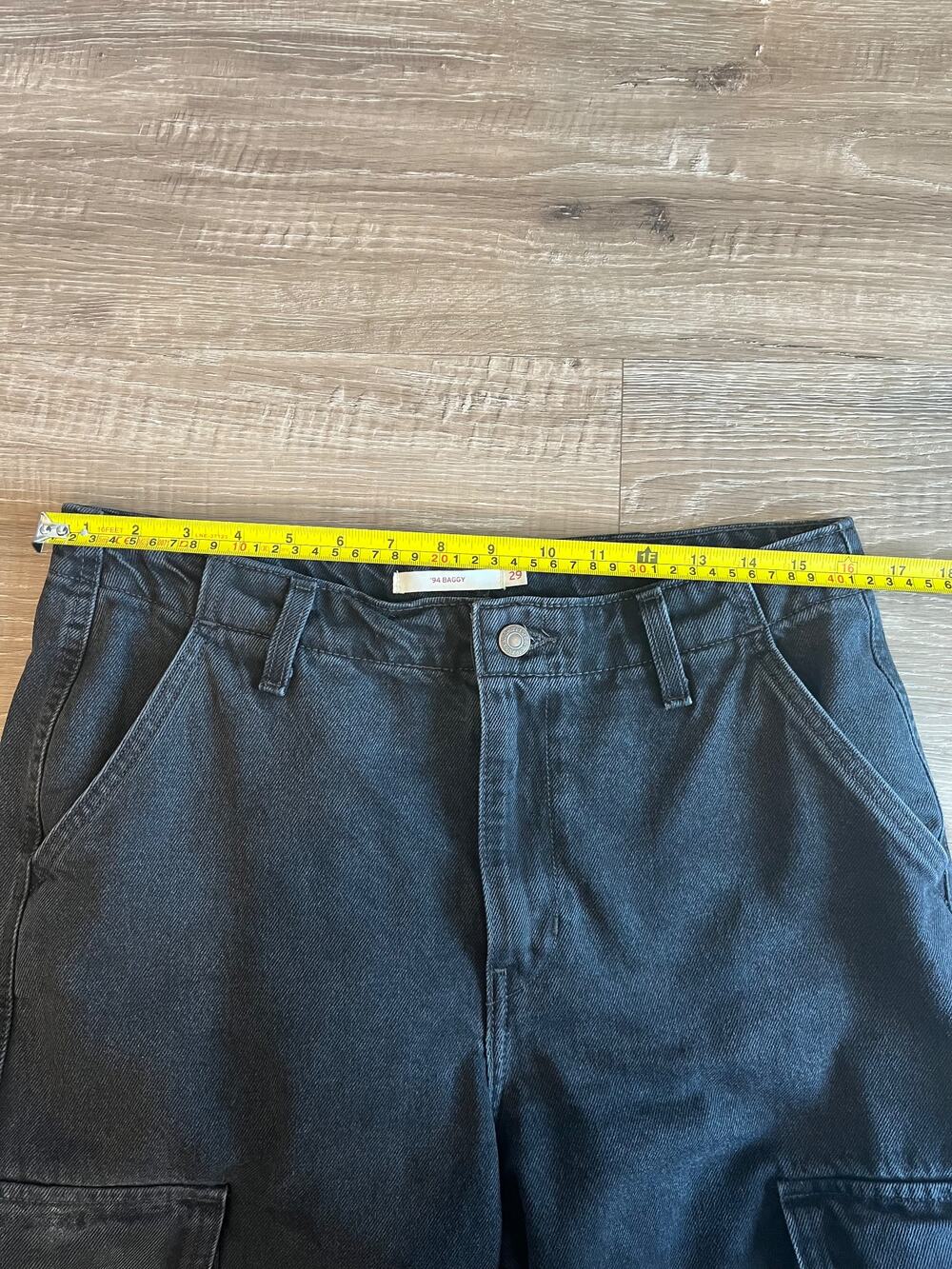Levi’s 94 Baggy Women’s Size 29 Black Cargo Pockets Drawstring Hem - Picture 4 of 6